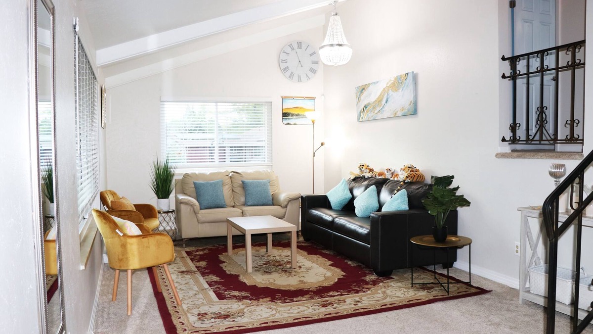 Hampden House | CHEERFUL 3 BEDROOM HOME WITH HUGE BACKYARD