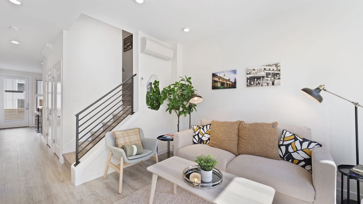 Windermere House | Cheerful 3-bedroom New Townhouse near UW/Seattle Children's with Free Parking