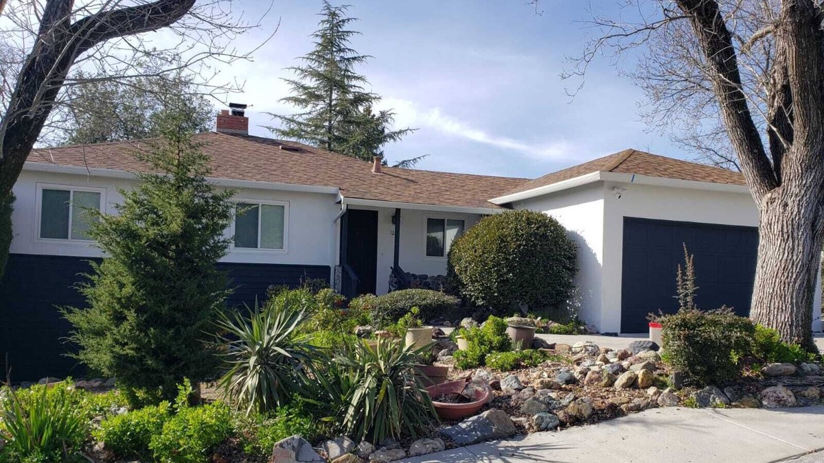 Lafayette House | Cheerful 3 Bedroom with Outdoor Deck!