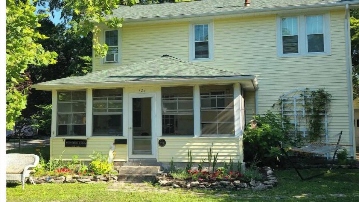 Lakeside Cottage | Cheerful 3 bedroom cottage in Lakeside Ohio