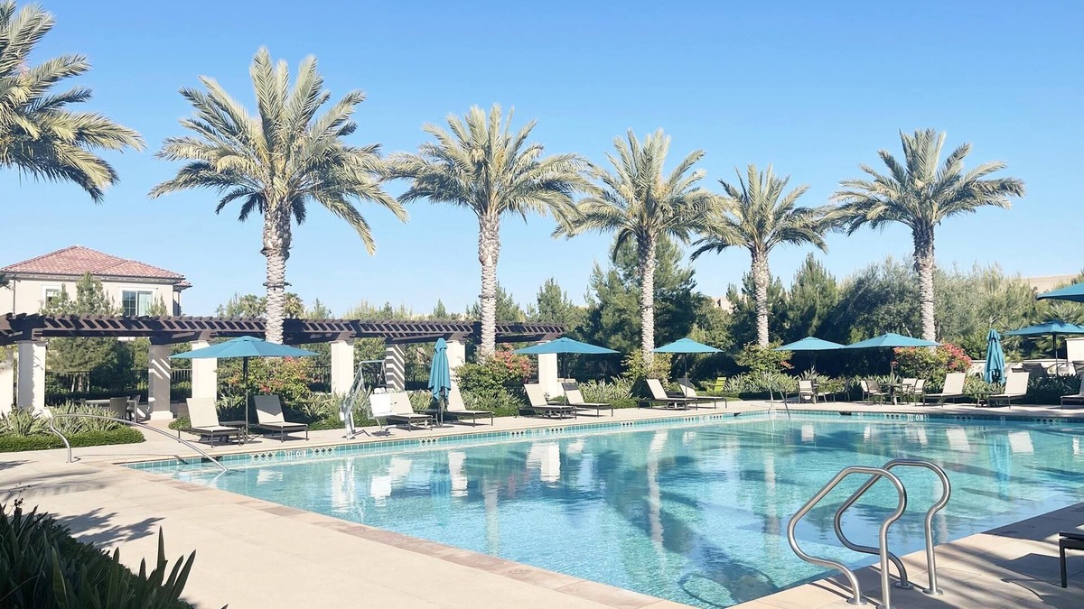 Irvine Research Center House | Cheerful 3b3b with swimming pool&BBQ