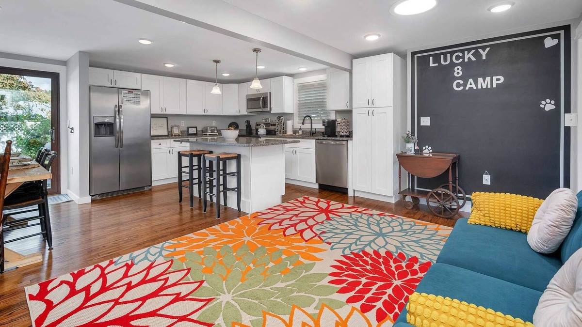 Waterford House | Cheerful 3bd Cape yards from river/beach access