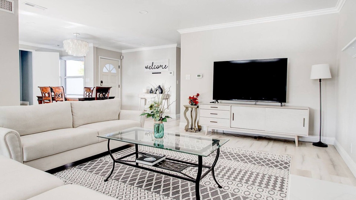 Huntington Beach Villa | Cheerful 4-bedroom 3 bath villa with hot tub