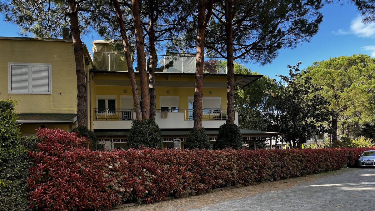 Ishem Villa | Cheerful 4-bedroom villa with garden and indoor fireplace.