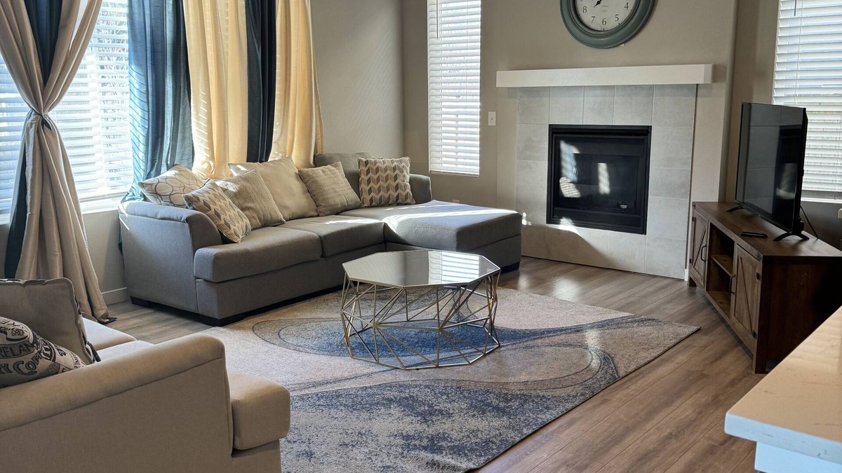 Marysville House | Cheerful 4-bedroom home- Quiet and close to everything you’ll need