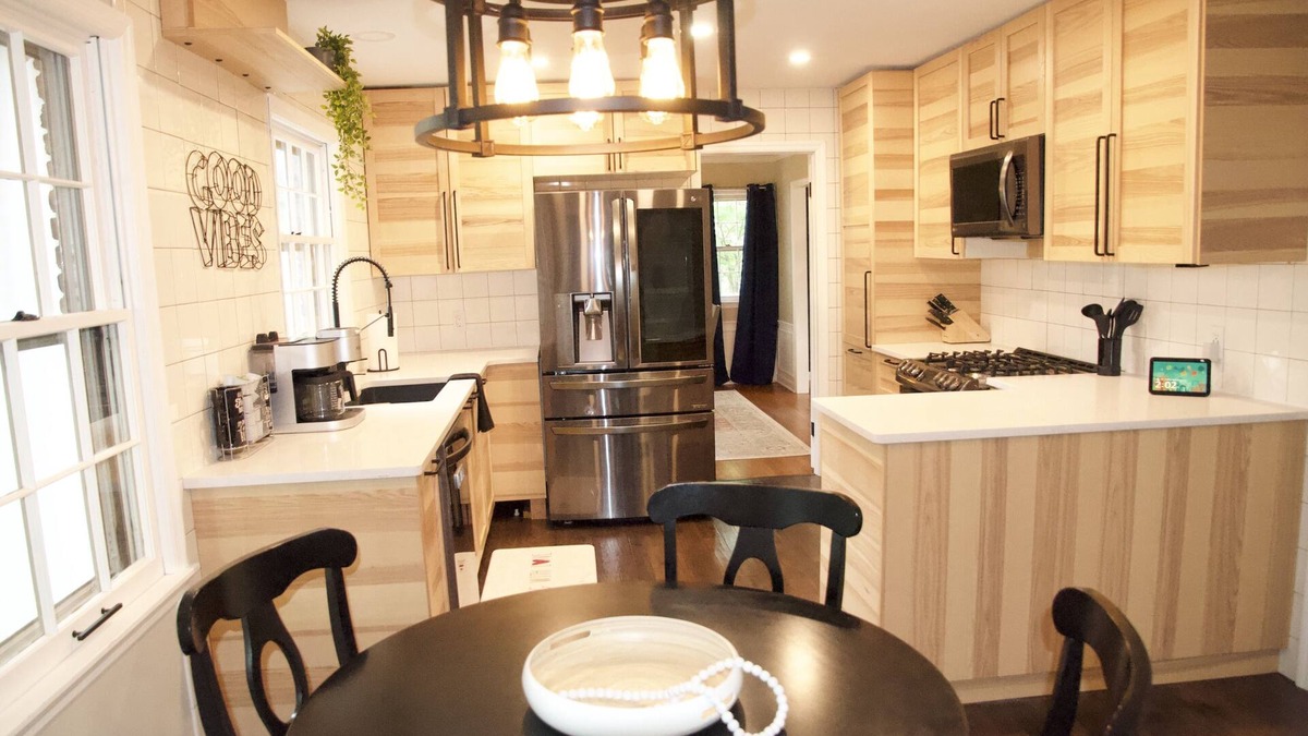 Niskayuna House | Cheerful 4-bedroom home with indoor fireplace