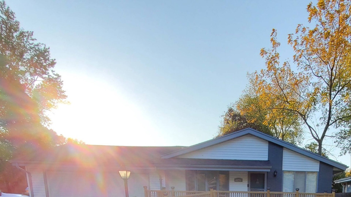 Mount Pleasant House | Cheerful 4 Bedroom Home w/Free Driveway Parking