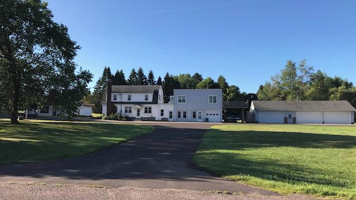 Ironwood House | Cheerful 4 bedroom house with a hot tub