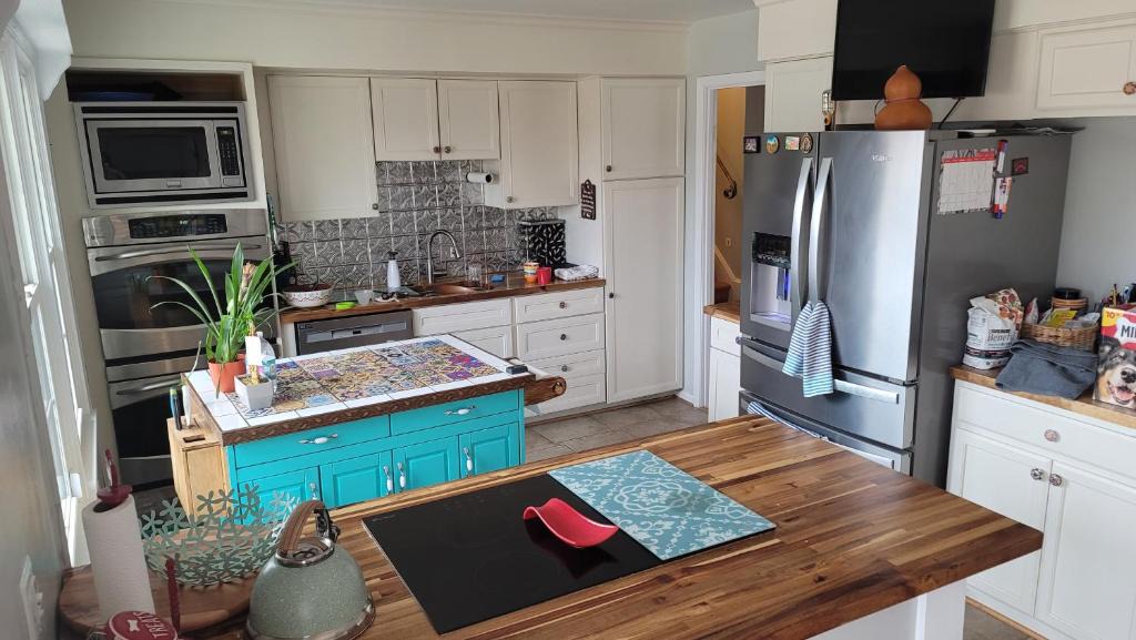 Woodbridge House | Cheerful 4-bedroom house with backyard