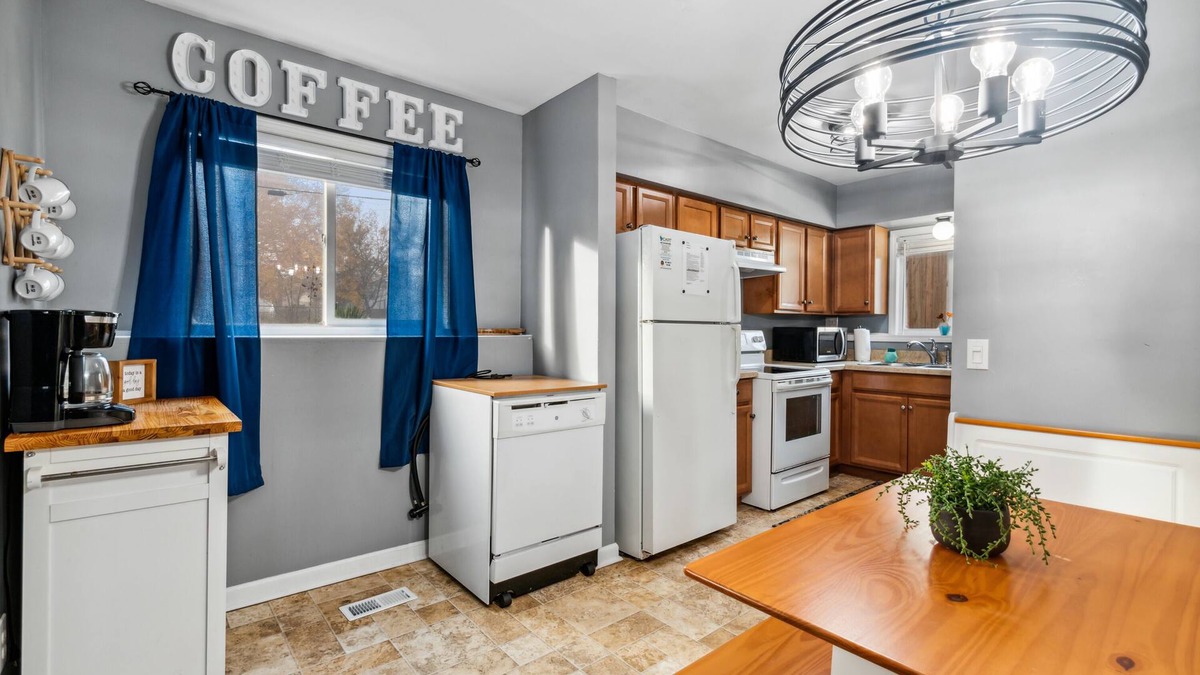 Lansing House | Cheerful 4 Bedroom Lansing Home