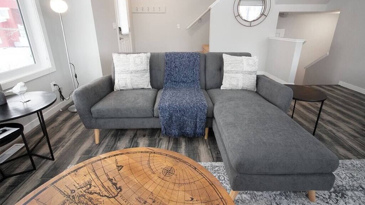 Fort Gary House | Cheerful 4 bedroom Townhouse with Parking & Wi-Fi!