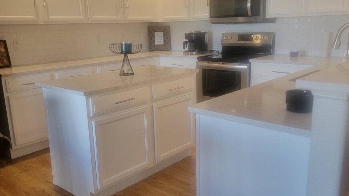 Aurora House | Cheerful-5bedrooms home with free parking