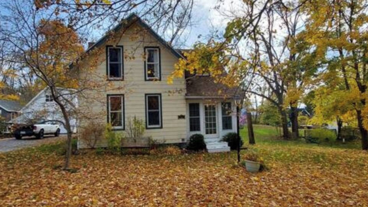 Town of Ledyard Cottage | Cheerful and Charming 4 BR/3BA Cottage by the Lake