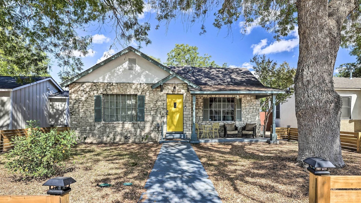 Highland Park House | Cheerful City Gem w/ Game Room & Fire Pit!
