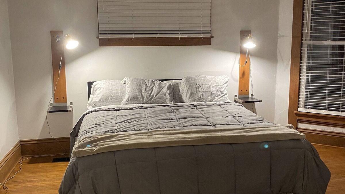 Columbus House | Cheerful Downtown 3 Bedroom home in the historic area of Columbus