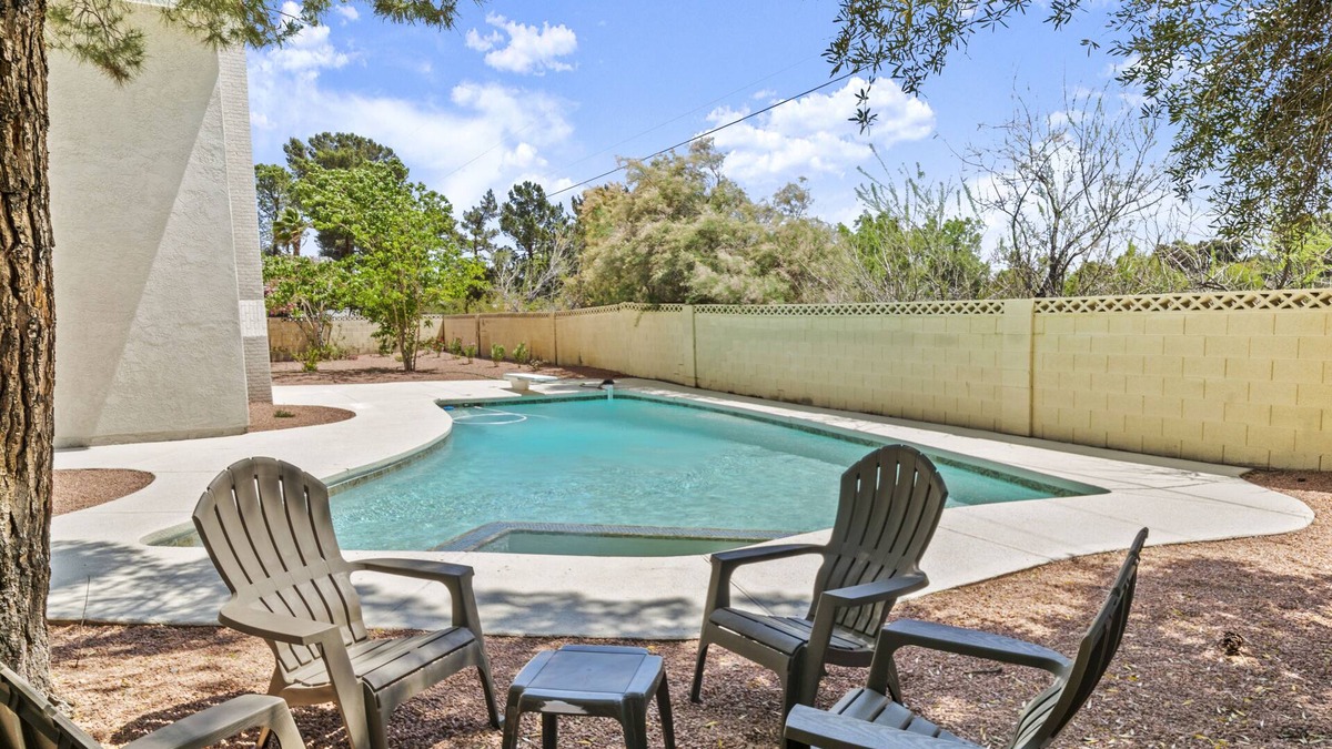 Paradise House | Cheerful fully renovated 4-bedroom with pool