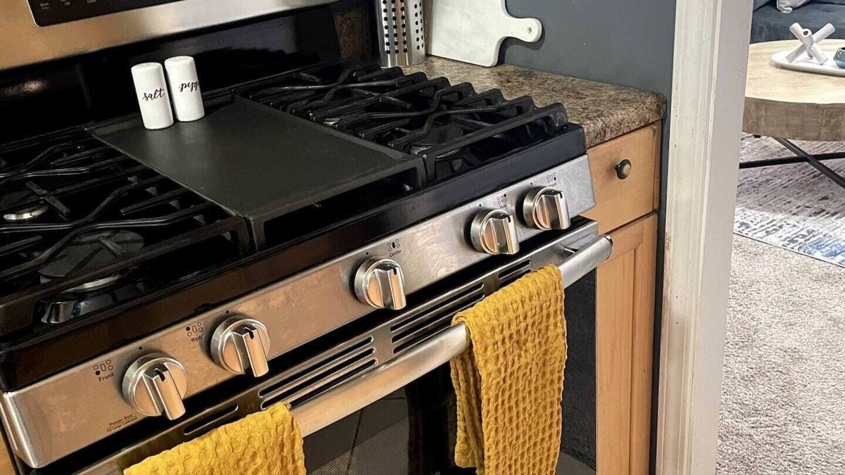 Benson House | Cheerful & Fun Home Away From Home Near Benson- Whole house