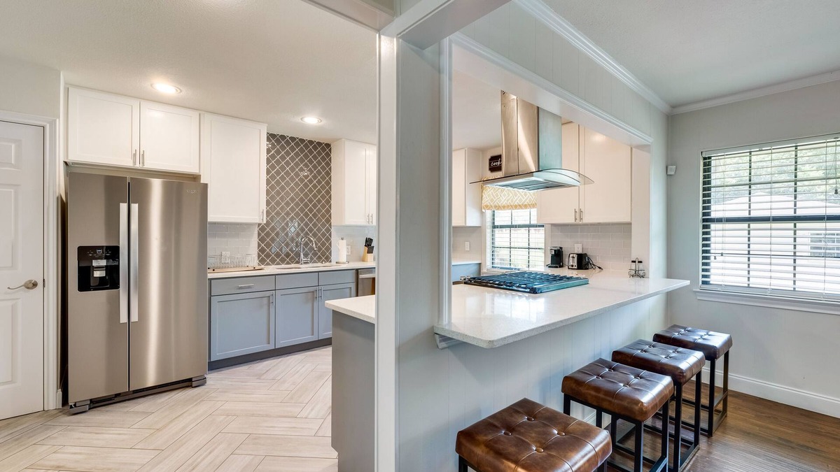 Northwest Dallas House | Cheerful home, sleeps 9, outdoor grill +dining!