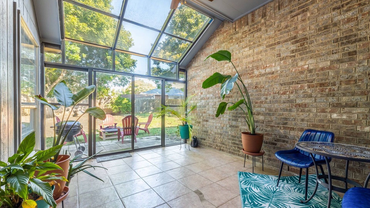 South Arlington House | Cheerful Home w/Huge Private Fenced Yard, 6 Smart TVs, Games, & Big Rooms