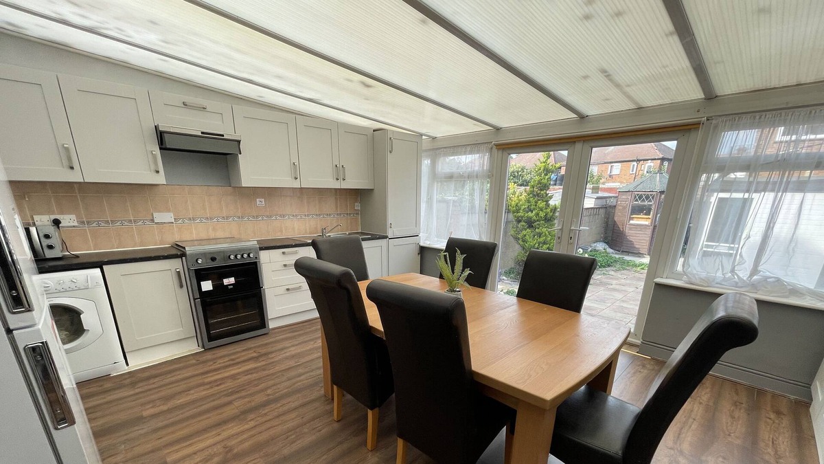 Edmonton House | Cheerful House 20 minutes from Central London