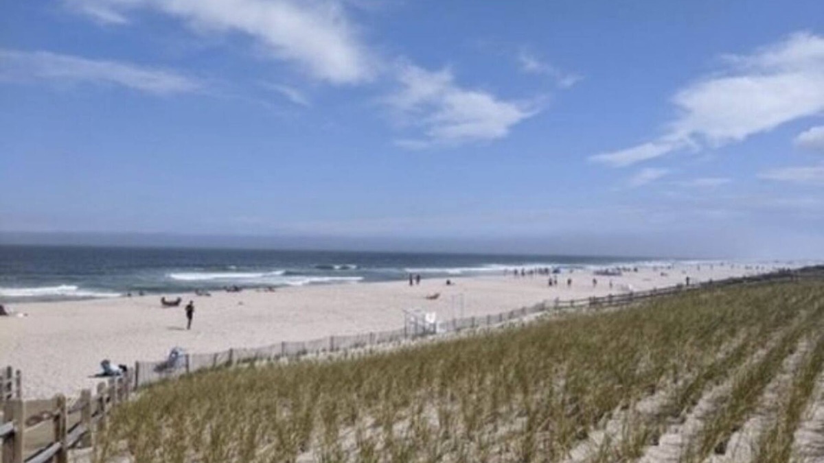 Ocean Beach III Cottage | Cheerful newly renovated 2 bd Beach Cottage in OBIII, Free parking