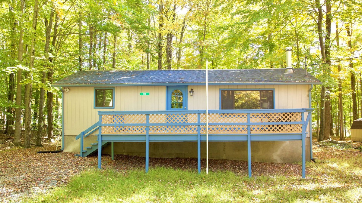 Pocono Lake House | Cheerful Pocono Gateway Vacation House in Pocono Lake PA