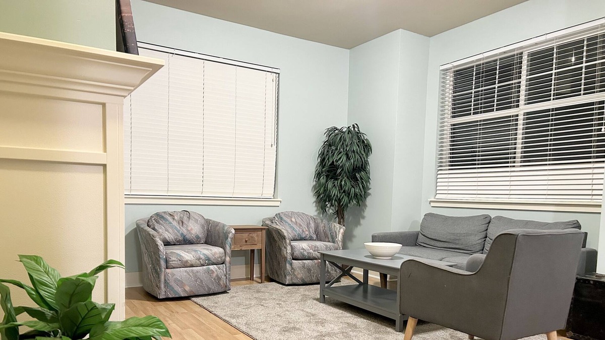 Education Hill House | Cheerful Redmond townhome