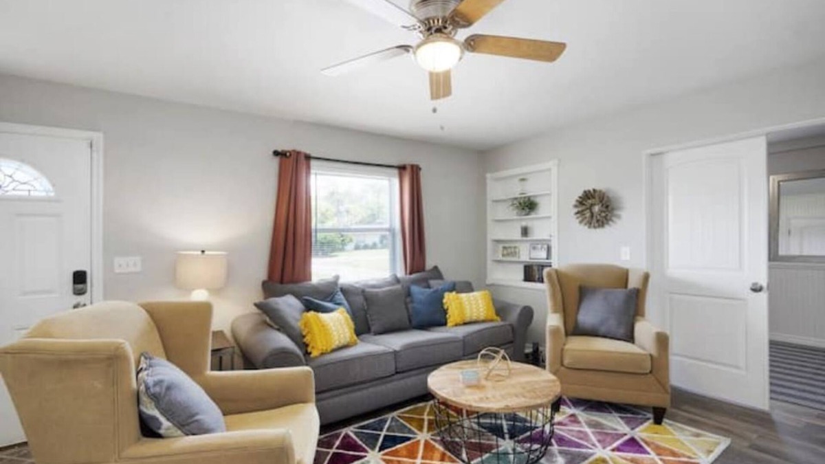 Ellenton House | Cheerful residential home with boat launch access