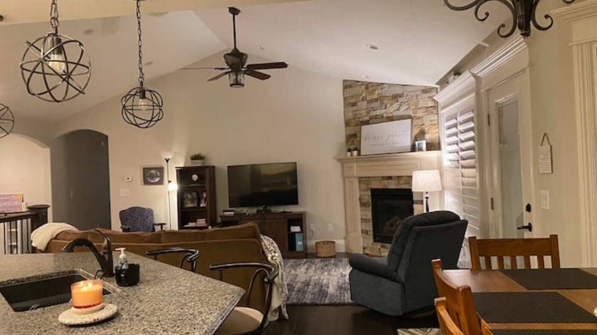 Rock Springs House | Cheerful, spacious, sunny & comfy 4-bdrm home