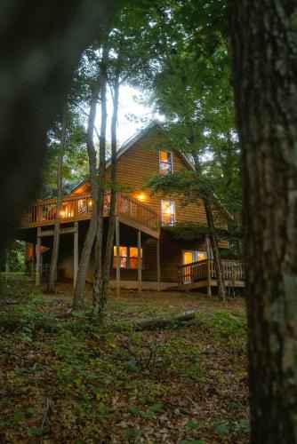 Rockbridge House | Cheerful Two Bdrm Cabin with Hot Tub & Pet Friendly