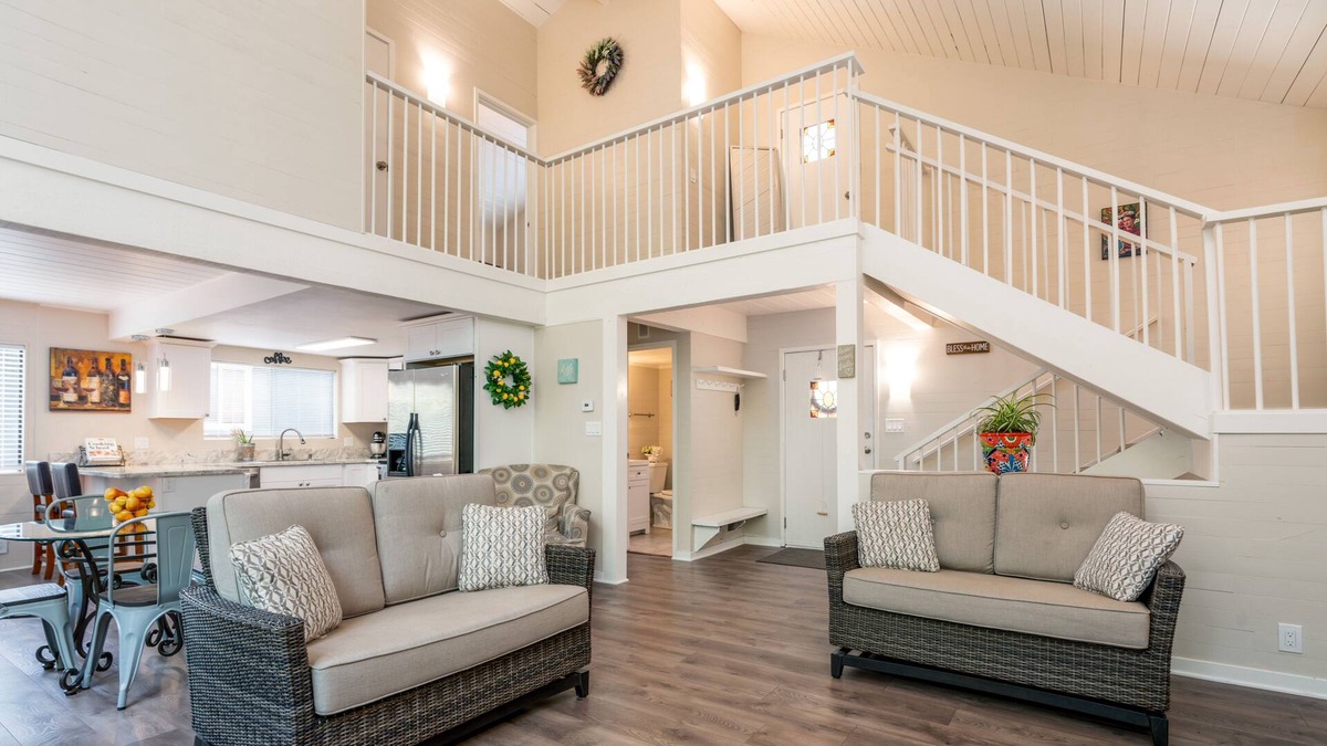 Willits House | Cheerful two bedroom Home with indoor fireplace