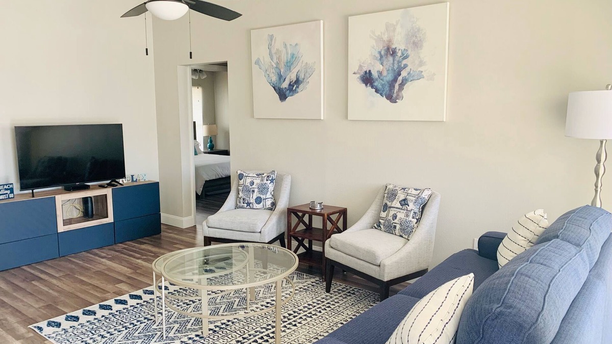 South Bradenton Villa | Cheerful Villa - 10 mins from the Beach