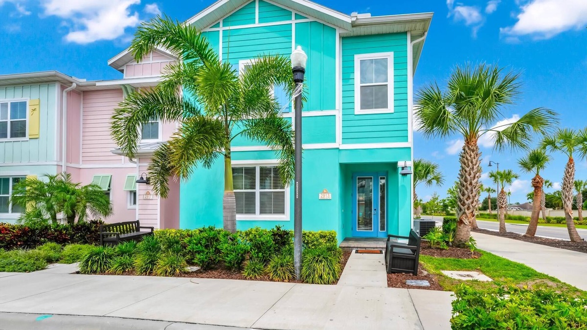 West Kissimmee Cottage | Cheerful Villa near Disney with Margaritaville Resort and Island H20 Waterpark.