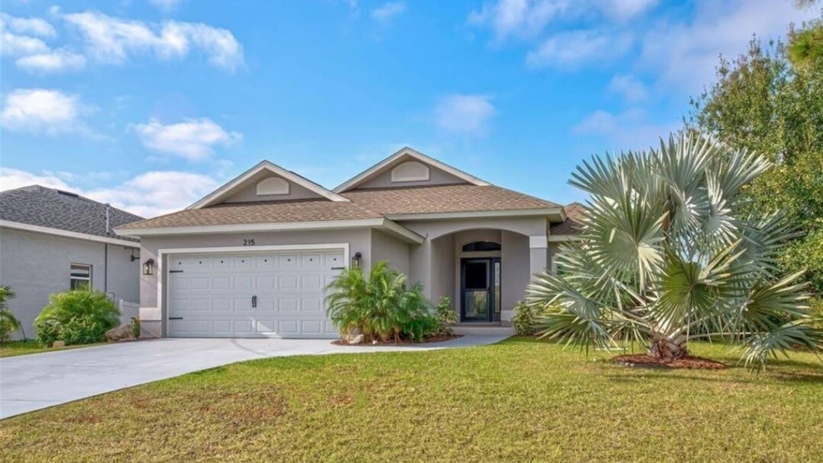 Rotonda Lakes House | Cheerfully 3bdrm home w/heated pool!