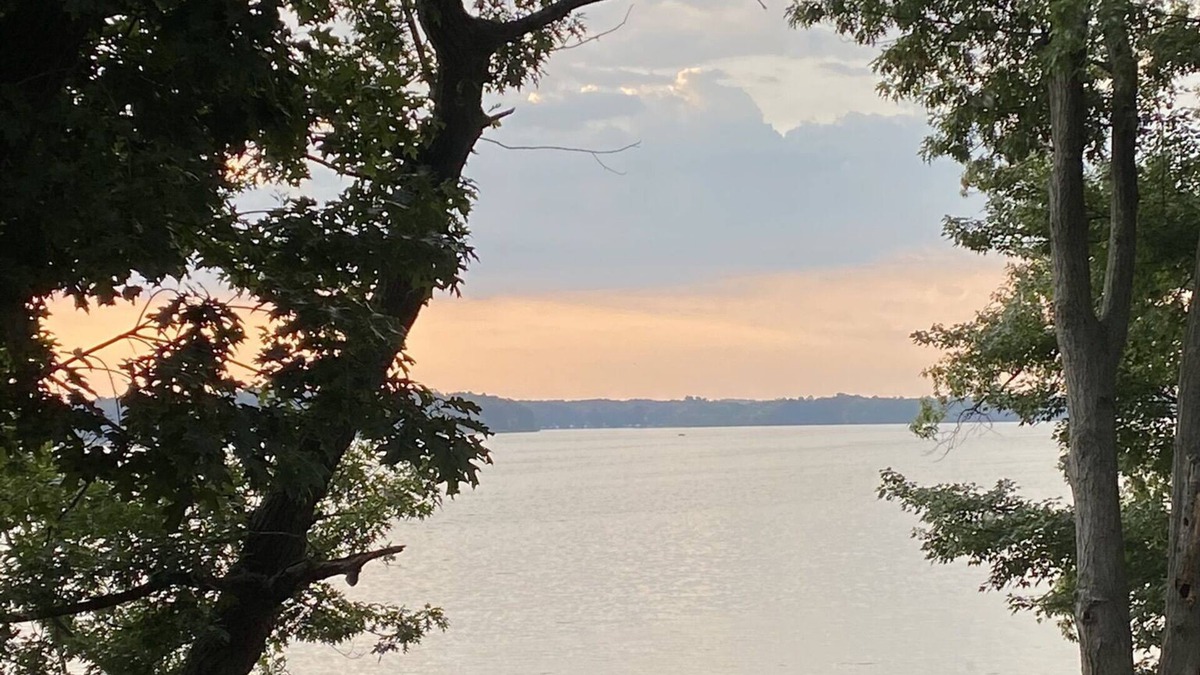 Amery House | Cheers to Blue Skies! - Waterfront on Lake Wapogasset & Bear Trap Lake