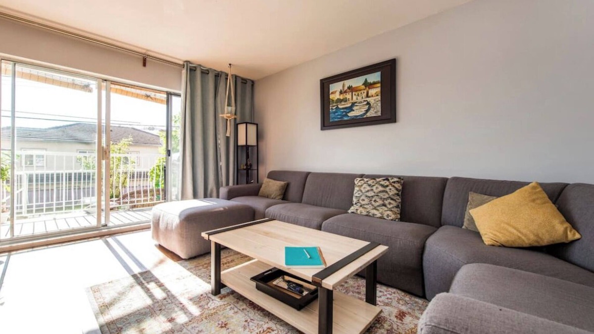 Riley Park Condo | Cheery bright condo with garden space in lively neighborhood