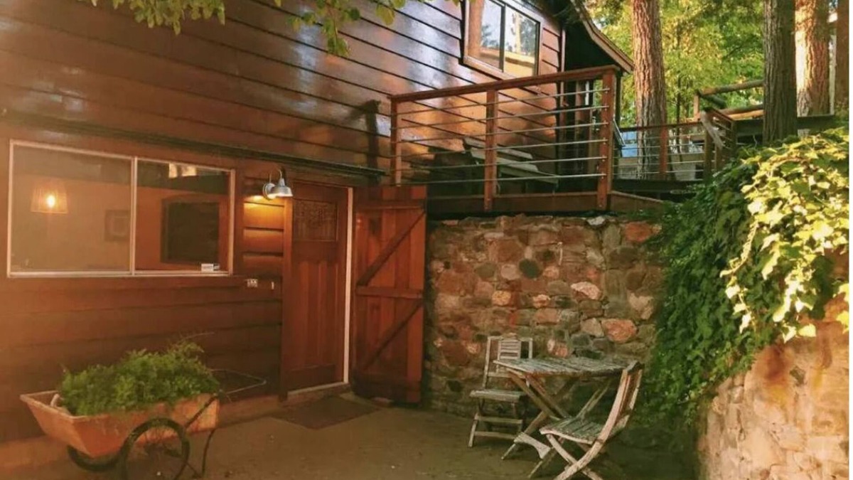 Mi-Wuk Village Cabin | Cheery cabin with AMAZING sunset views located near dining in Twain Harte, CA