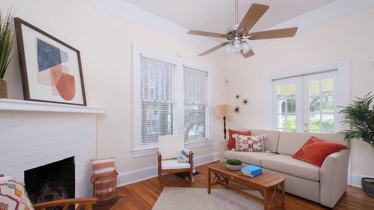 University Heights House | Cheery Downtown Duplex- 2 BR- Close to UF/ Shands
