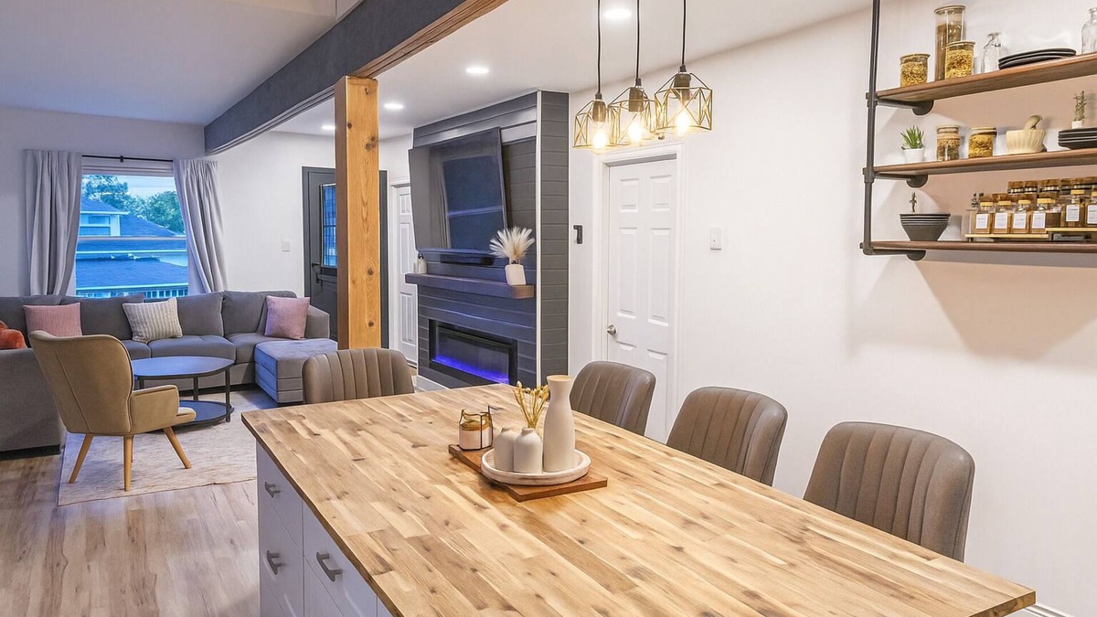 Cornwall Apartment | Chef’s Kitchen | Fire Pit+BBQ Deck Private Yard