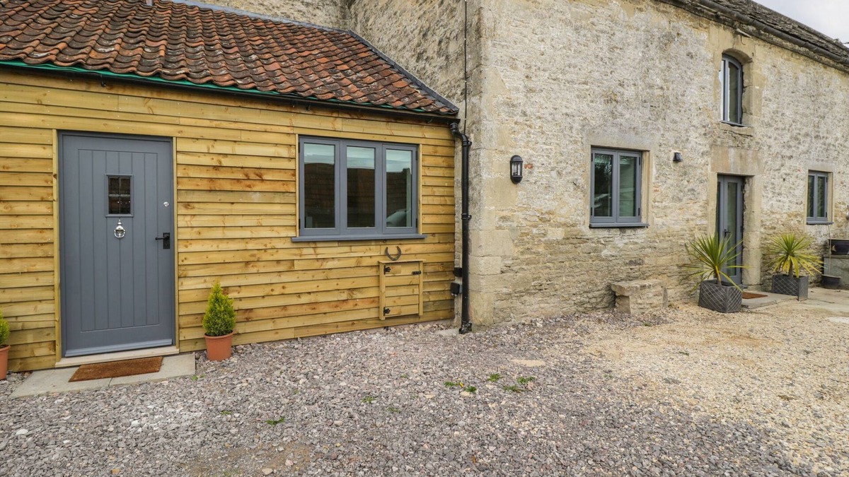 Biddestone Cottage | CHEQUERS BARN, pet friendly, character holiday cottage in Corsham