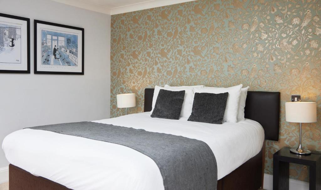 Maresfield Hotel | Chequers Inn by Greene King Inns
