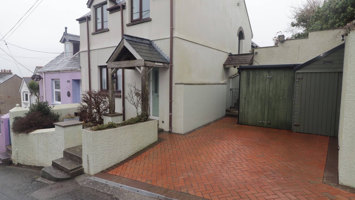 Pembroke Dock Cottage | CHERITON, pet friendly, character holiday cottage in Pembroke Dock