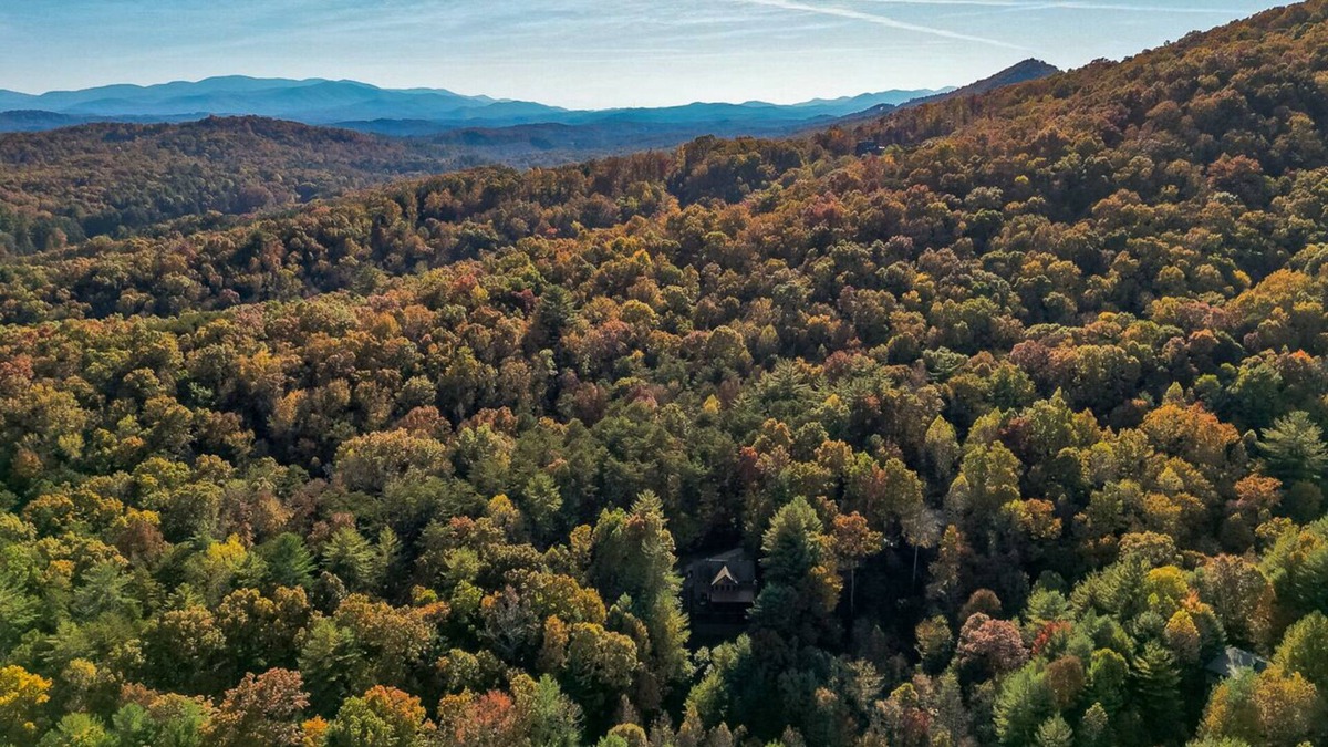 Mineral Bluff Cabin | Cherokee Sunrise Lodge - The name says it all enjoy the sunrise at this Cabin