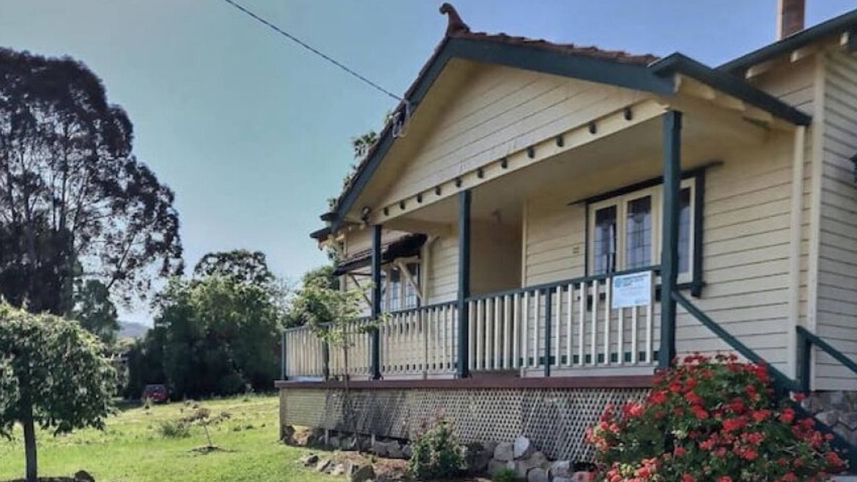 Beechworth Cottage | Cherry Blossom- Beechworth Getaways dog friendly