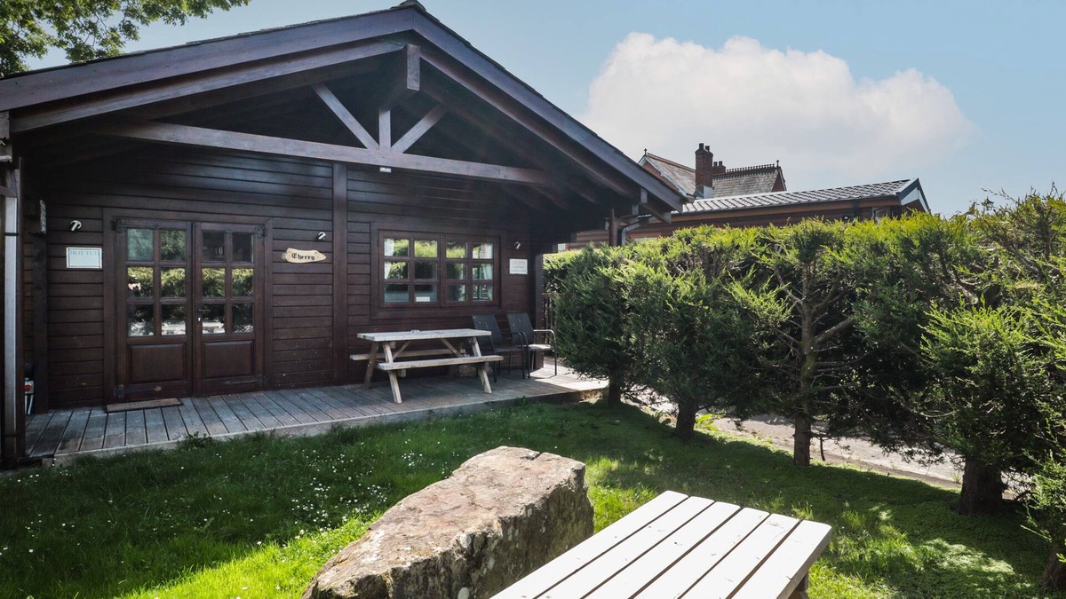Swanage Cottage | CHERRY, pet friendly, with hot tub in Swanage