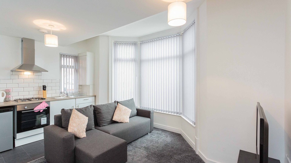 South Shore Apartment | Cherry Property - Hornby Road - Peach Suite