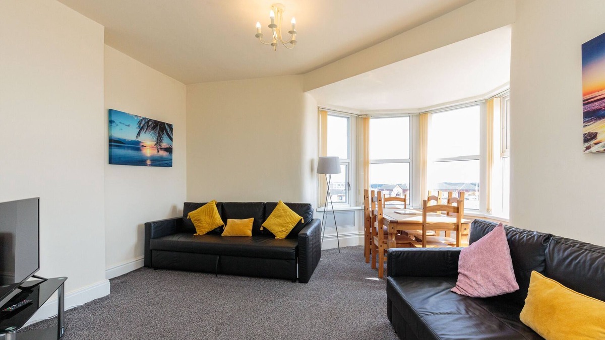 South Shore Apartment | Cherry Property - Mango Suite