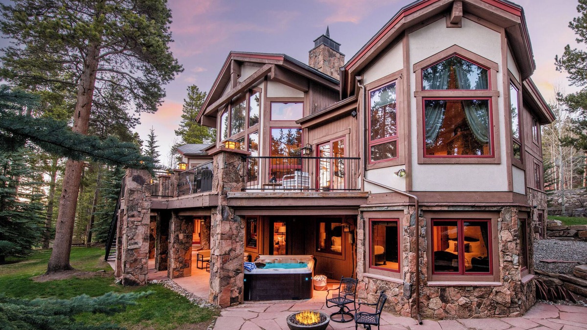 Historic District Villa | Cherry Ridge by AvantStay | Incredible Mountain Mansion w/Game Room, Hot Tub
