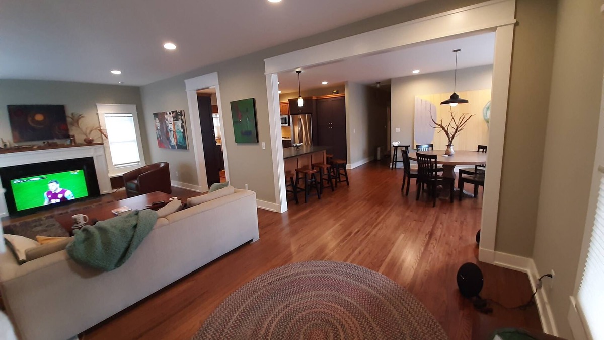 Cherry Street House | CHERRY STREET BUNGALOW! 3BR, 2 BA. Walk score 88/100