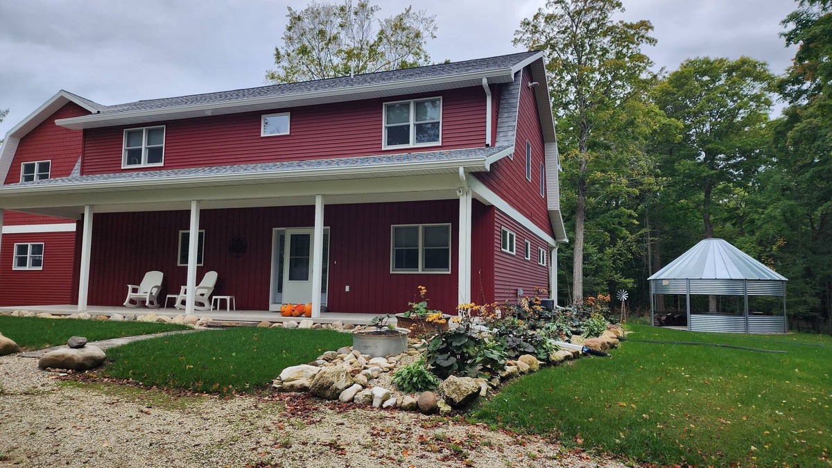 Algoma House | Cherry Tree House - located on 10 acres - only 5 minutes from Algoma.